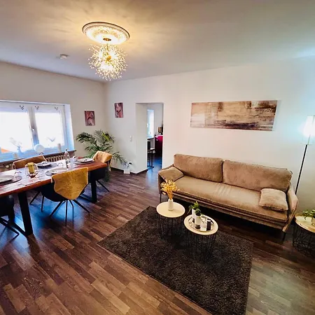 Apartmán Stilvolles Wohlfuehl Apartment In Zentraler Lage Nahe Bahnhof Bis Zu 6 Personen *